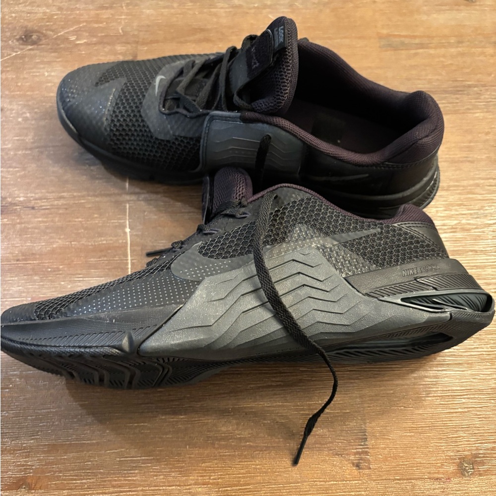Nike Men's Dark Gray Athletic Shoes